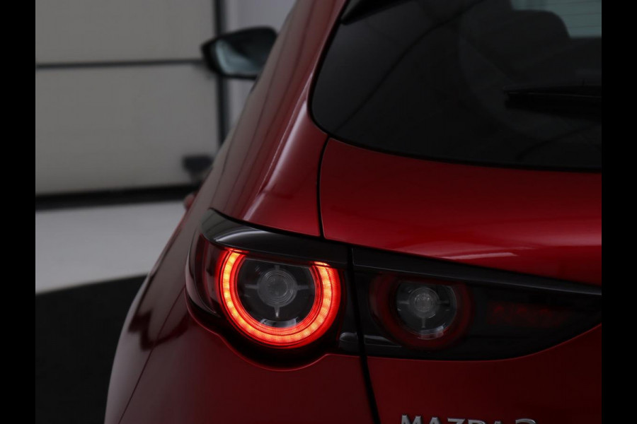Mazda 3 2.0 e-SkyActiv-X M Hybrid 186 Comfort | Stoelverwarming | Head-Up | Adaptive cruise | Carplay | Camera | Full LED | Navigatie | Climate control | Stuurverwarming | Side Assist