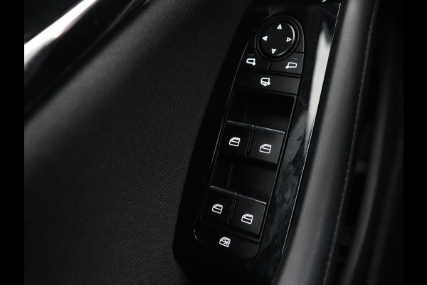 Mazda 3 2.0 e-SkyActiv-X M Hybrid 186 Comfort | Stoelverwarming | Head-Up | Adaptive cruise | Carplay | Camera | Full LED | Navigatie | Climate control | Stuurverwarming | Side Assist