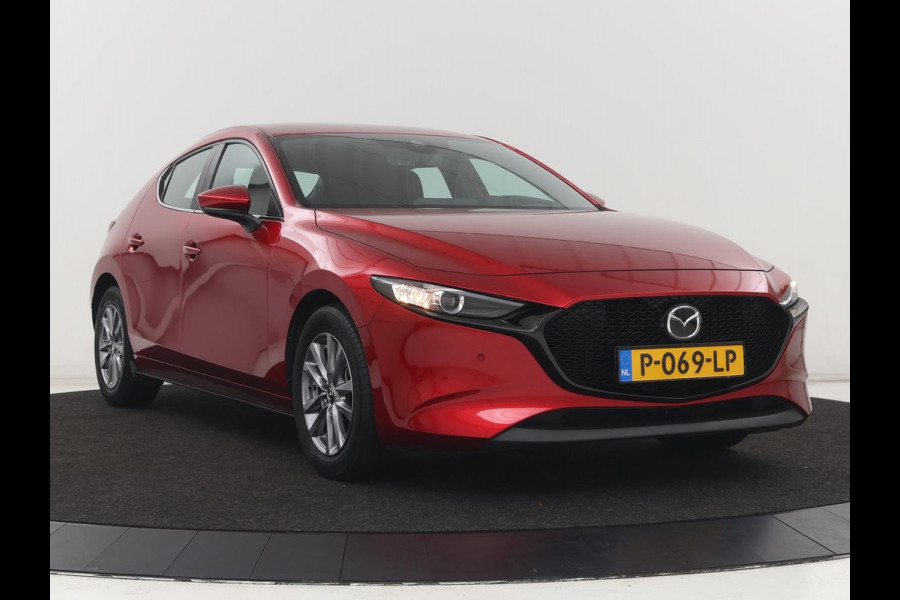 Mazda 3 2.0 e-SkyActiv-X M Hybrid 186 Comfort | Stoelverwarming | Head-Up | Adaptive cruise | Carplay | Camera | Full LED | Navigatie | Climate control | Stuurverwarming | Side Assist
