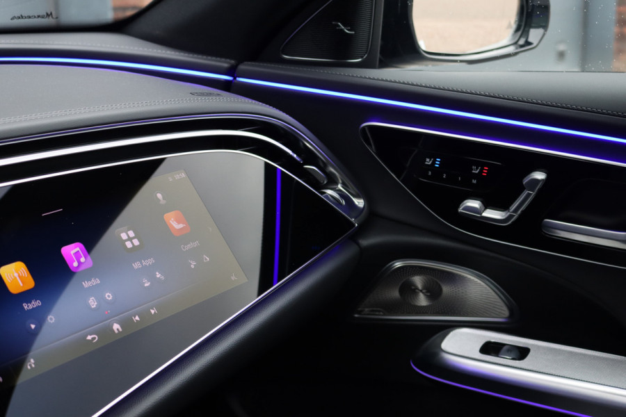 Mercedes-Benz E-Klasse 400 e 4MATIC AMG Line | Hyperscreen | Distronic | Burmester | Leder | Trekhaak | Stoelventilatie | Digital Light | Verwarmd Stuurwiel | Panoramadak | Surround Camera | Augmented Reality |