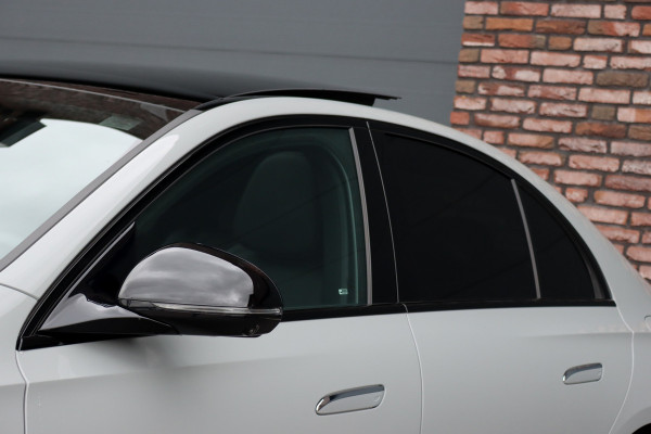 Mercedes-Benz E-Klasse 400 e 4MATIC AMG Line | Hyperscreen | Distronic | Burmester | Leder | Trekhaak | Stoelventilatie | Digital Light | Verwarmd Stuurwiel | Panoramadak | Surround Camera | Augmented Reality |