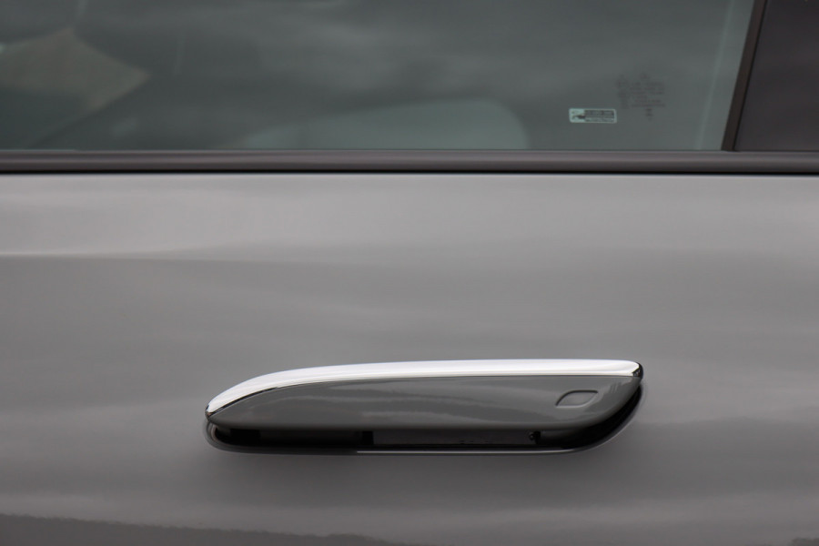 Mercedes-Benz E-Klasse 400 e 4MATIC AMG Line | Hyperscreen | Distronic | Burmester | Leder | Trekhaak | Stoelventilatie | Digital Light | Verwarmd Stuurwiel | Panoramadak | Surround Camera | Augmented Reality |