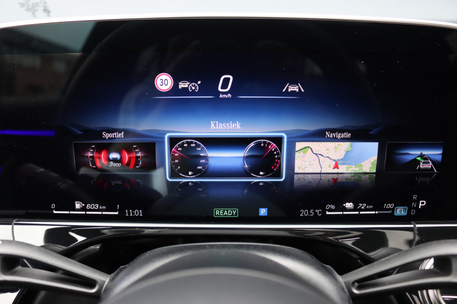 Mercedes-Benz E-Klasse 400 e 4MATIC AMG Line | Hyperscreen | Distronic | Burmester | Leder | Trekhaak | Stoelventilatie | Digital Light | Verwarmd Stuurwiel | Panoramadak | Surround Camera | Augmented Reality |