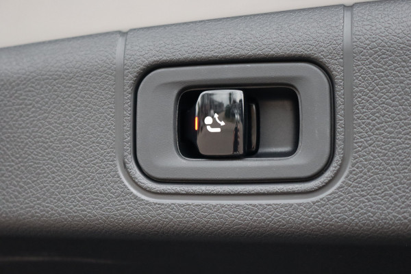 Mercedes-Benz E-Klasse 400 e 4MATIC AMG Line | Hyperscreen | Distronic | Burmester | Leder | Trekhaak | Stoelventilatie | Digital Light | Verwarmd Stuurwiel | Panoramadak | Surround Camera | Augmented Reality |