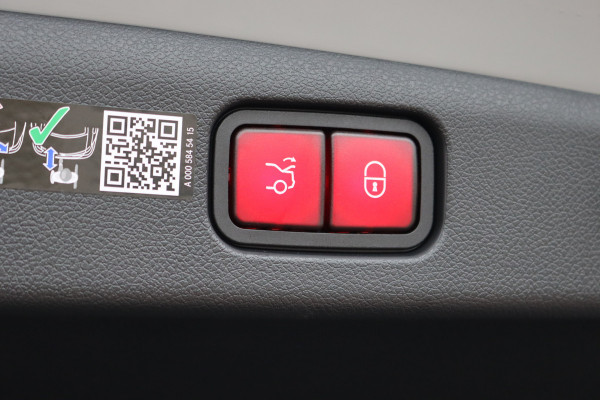 Mercedes-Benz E-Klasse 400 e 4MATIC AMG Line | Hyperscreen | Distronic | Burmester | Leder | Trekhaak | Stoelventilatie | Digital Light | Verwarmd Stuurwiel | Panoramadak | Surround Camera | Augmented Reality |