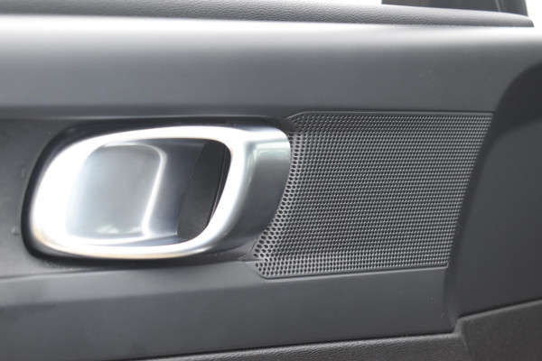 Volvo EX40 Single Motor Extended Range Plus 82 kWh / Adaptive Cruise control / Achteruitrijcamera / Stuur & Stoelverwarming / Trekhaak elektrisch uitklapbaar / Elektrische achterklep / 19" LM Velgen / All season banden / Parkeersensoren V+A