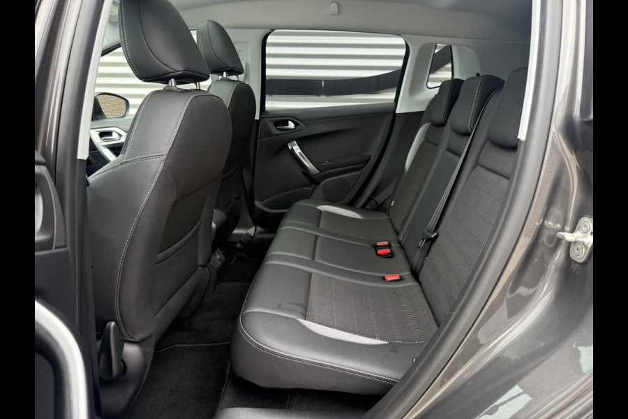 Peugeot 2008 1.2 PureTech Allure 2e Eigenaar|Pano|Trekhaak|Carplay|D-riem vv in 2024|Clima|Navi|PDC|N.A.P|Nieuwe APK bij aflevering