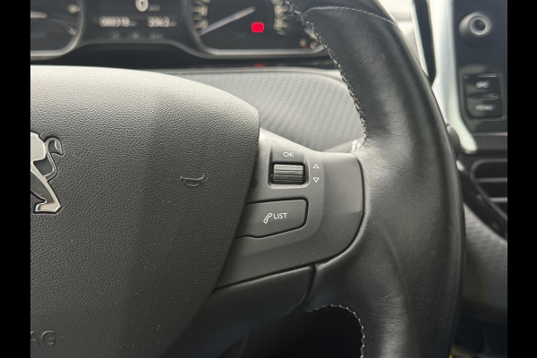 Peugeot 2008 1.2 PureTech Allure 2e Eigenaar|Pano|Trekhaak|Carplay|D-riem vv in 2024|Clima|Navi|PDC|N.A.P|Nieuwe APK bij aflevering
