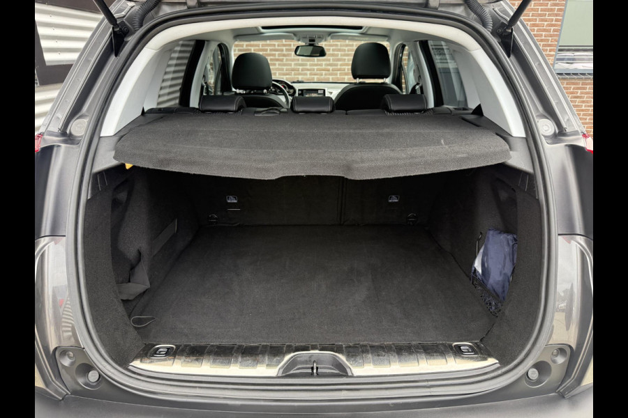 Peugeot 2008 1.2 PureTech Allure 2e Eigenaar|Pano|Trekhaak|Carplay|D-riem vv in 2024|Clima|Navi|PDC|N.A.P|Nieuwe APK bij aflevering