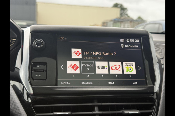 Peugeot 2008 1.2 PureTech Allure 2e Eigenaar|Pano|Trekhaak|Carplay|D-riem vv in 2024|Clima|Navi|PDC|N.A.P|Nieuwe APK bij aflevering