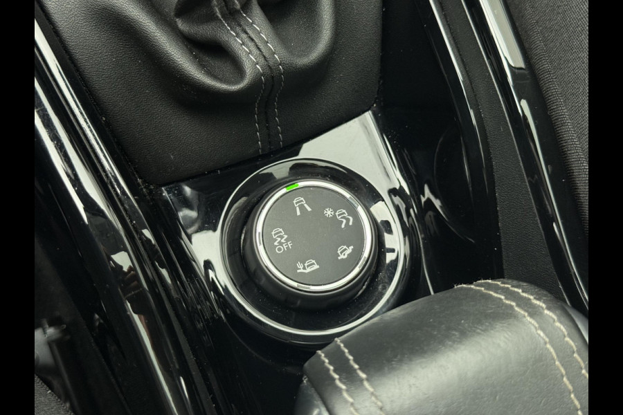 Peugeot 2008 1.2 PureTech Allure 2e Eigenaar|Pano|Trekhaak|Carplay|D-riem vv in 2024|Clima|Navi|PDC|N.A.P|Nieuwe APK bij aflevering