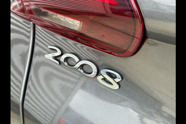 Peugeot 2008 1.2 PureTech Allure 2e Eigenaar|Pano|Trekhaak|Carplay|D-riem vv in 2024|Clima|Navi|PDC|N.A.P|Nieuwe APK bij aflevering