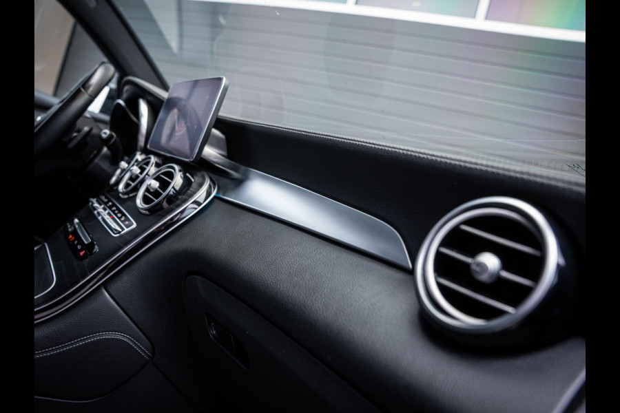Mercedes-Benz GLC Coupé GLC250 4MATIC Business Solution AMG - Pano | Luchtv. | ACC | Burm. l Trekh.