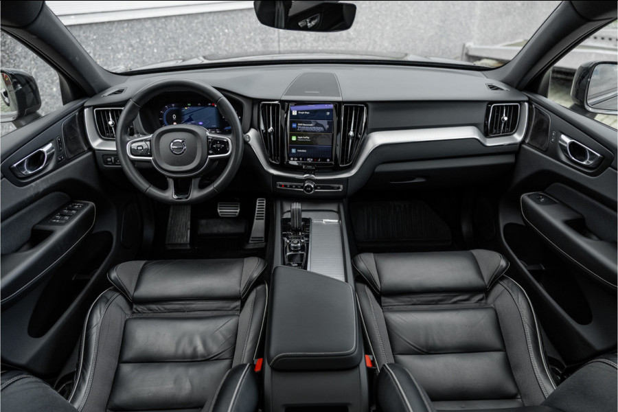 Volvo XC60 2.0 Recharge T6 AWD R-Design Pano / Harman Kardon / Trekhaak / Pine Grey /
