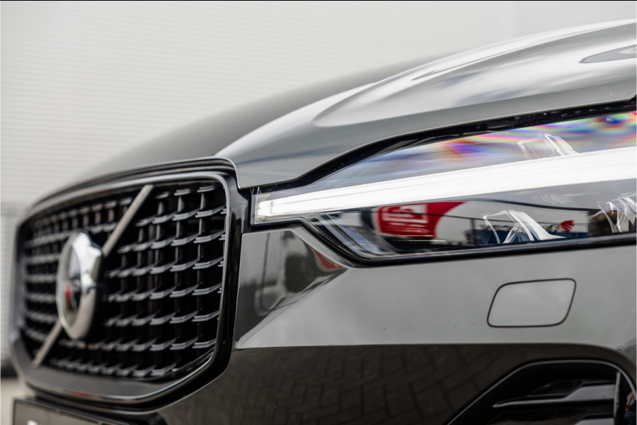 Volvo XC60 2.0 Recharge T6 AWD R-Design Pano / Harman Kardon / Trekhaak / Pine Grey /