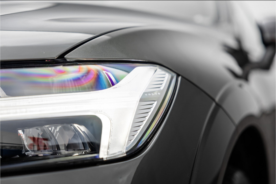 Volvo XC60 2.0 Recharge T6 AWD R-Design Pano / Harman Kardon / Trekhaak / Pine Grey /