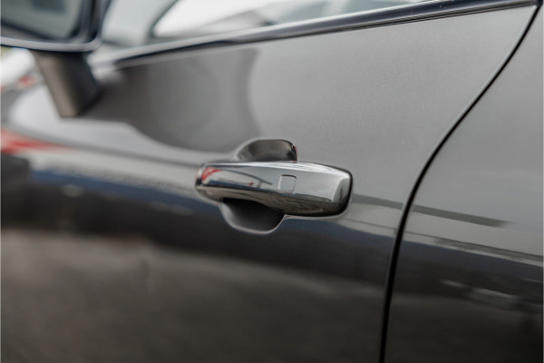 Volvo XC60 2.0 Recharge T6 AWD R-Design Pano / Harman Kardon / Trekhaak / Pine Grey /