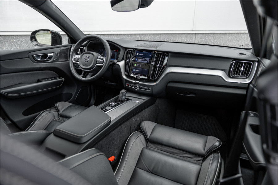 Volvo XC60 2.0 Recharge T6 AWD R-Design Pano / Harman Kardon / Trekhaak / Pine Grey /