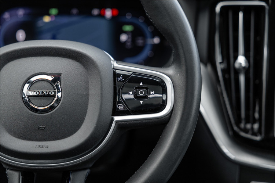 Volvo XC60 2.0 Recharge T6 AWD R-Design Pano / Harman Kardon / Trekhaak / Pine Grey /