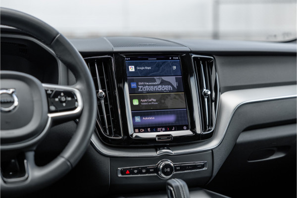 Volvo XC60 2.0 Recharge T6 AWD R-Design Pano / Harman Kardon / Trekhaak / Pine Grey /