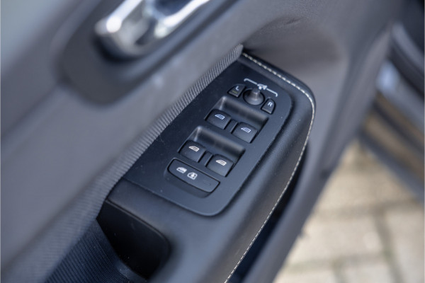 Volvo XC60 2.0 Recharge T6 AWD R-Design Pano / Harman Kardon / Trekhaak / Pine Grey /