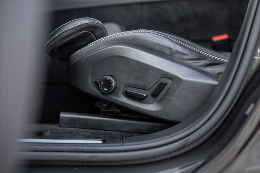 Volvo XC60 2.0 Recharge T6 AWD R-Design Pano / Harman Kardon / Trekhaak / Pine Grey /