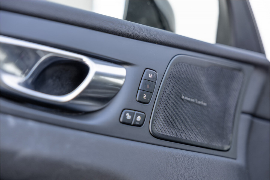 Volvo XC60 2.0 Recharge T6 AWD R-Design Pano / Harman Kardon / Trekhaak / Pine Grey /