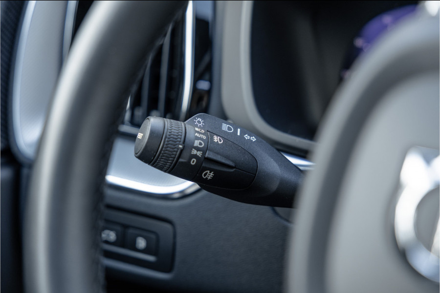 Volvo XC60 2.0 Recharge T6 AWD R-Design Pano / Harman Kardon / Trekhaak / Pine Grey /