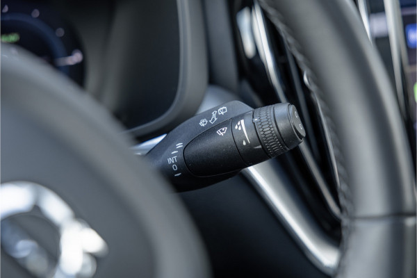 Volvo XC60 2.0 Recharge T6 AWD R-Design Pano / Harman Kardon / Trekhaak / Pine Grey /