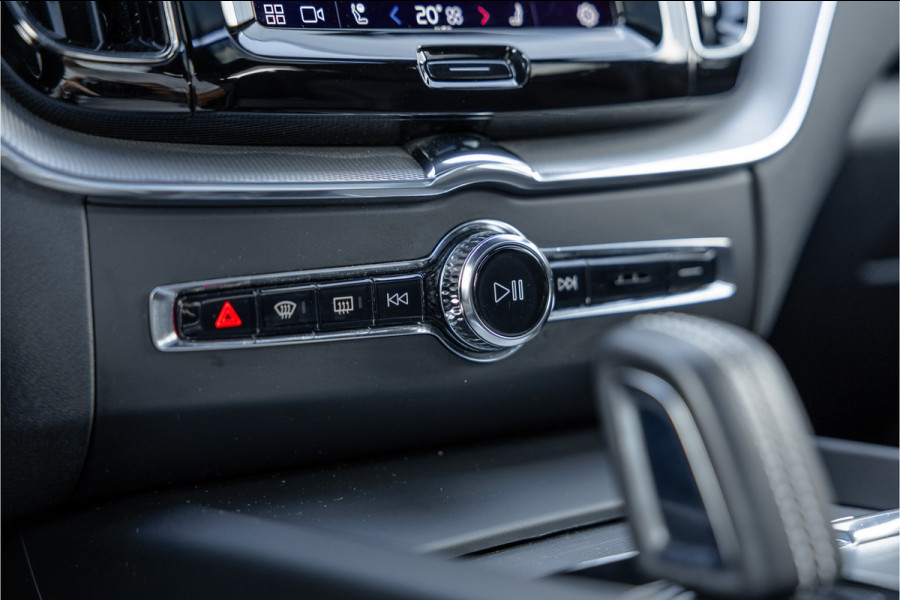 Volvo XC60 2.0 Recharge T6 AWD R-Design Pano / Harman Kardon / Trekhaak / Pine Grey /