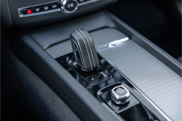 Volvo XC60 2.0 Recharge T6 AWD R-Design Pano / Harman Kardon / Trekhaak / Pine Grey /