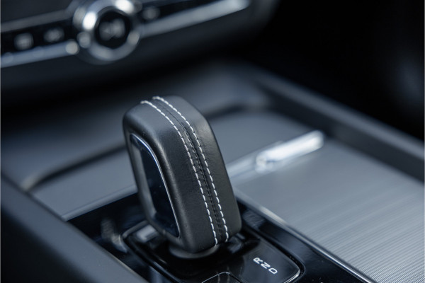 Volvo XC60 2.0 Recharge T6 AWD R-Design Pano / Harman Kardon / Trekhaak / Pine Grey /
