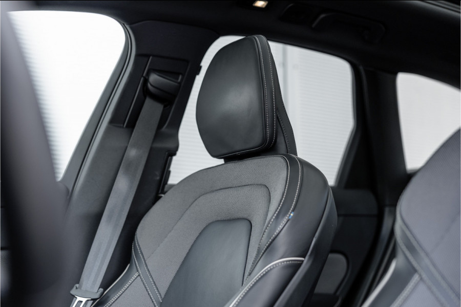 Volvo XC60 2.0 Recharge T6 AWD R-Design Pano / Harman Kardon / Trekhaak / Pine Grey /