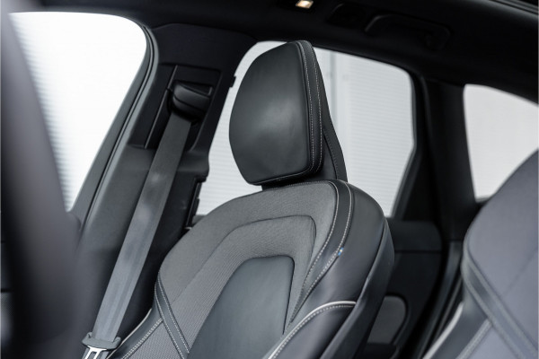 Volvo XC60 2.0 Recharge T6 AWD R-Design Pano / Harman Kardon / Trekhaak / Pine Grey /