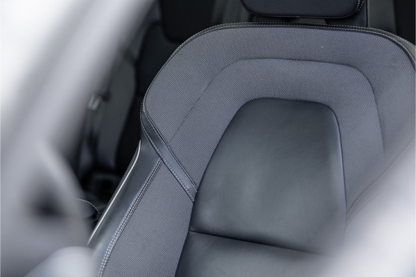 Volvo XC60 2.0 Recharge T6 AWD R-Design Pano / Harman Kardon / Trekhaak / Pine Grey /