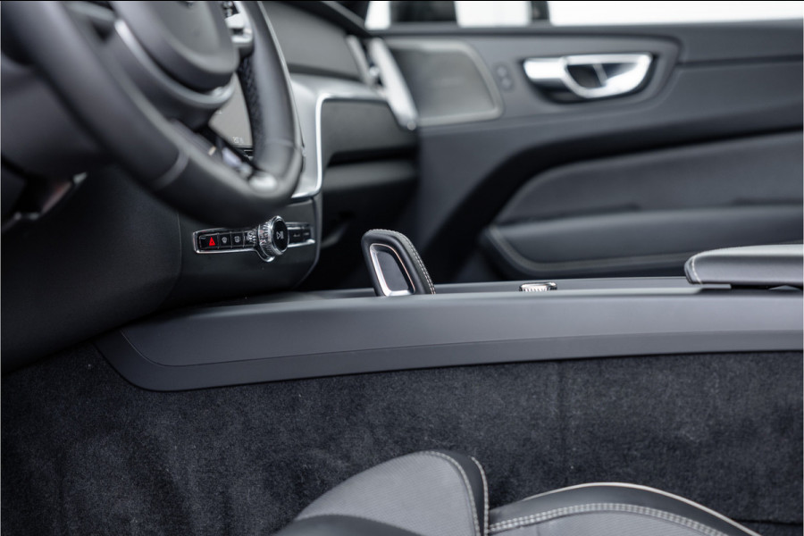 Volvo XC60 2.0 Recharge T6 AWD R-Design Pano / Harman Kardon / Trekhaak / Pine Grey /