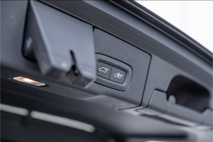 Volvo XC60 2.0 Recharge T6 AWD R-Design Pano / Harman Kardon / Trekhaak / Pine Grey /