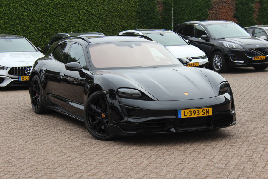 Porsche Taycan Cross Turismo Turbo S 93 kWh / SoH 90,9% / Panoramadak / 360Camera / Head-up / Passenger Display / Luchtvering / 21'' / Bose / Keyless / Sportdesign+Chrono / Stoelventilatie+Verwarming / Stuurverwarming / Dodehoek / DAB