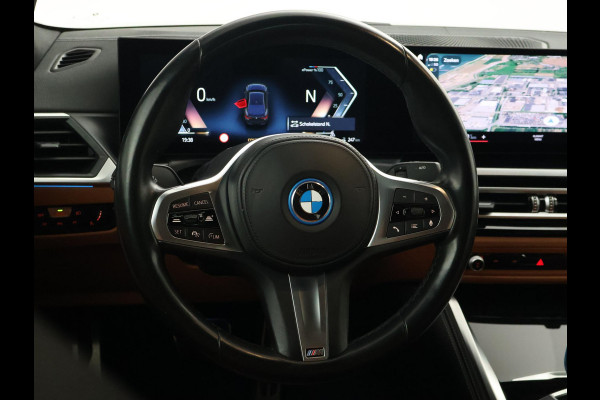 BMW i4 eDrive40 84 kWh M-SPORT + ADAPTIVE CRUISE | SFEERVERLICHTING | LEDER SPORTINTERIEUR