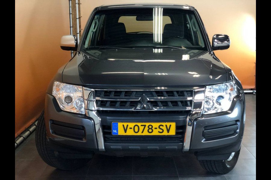 Mitsubishi Pajero 3.2 DI-D B-stijl euro6 3500kg | carplay | trekhaak | camera