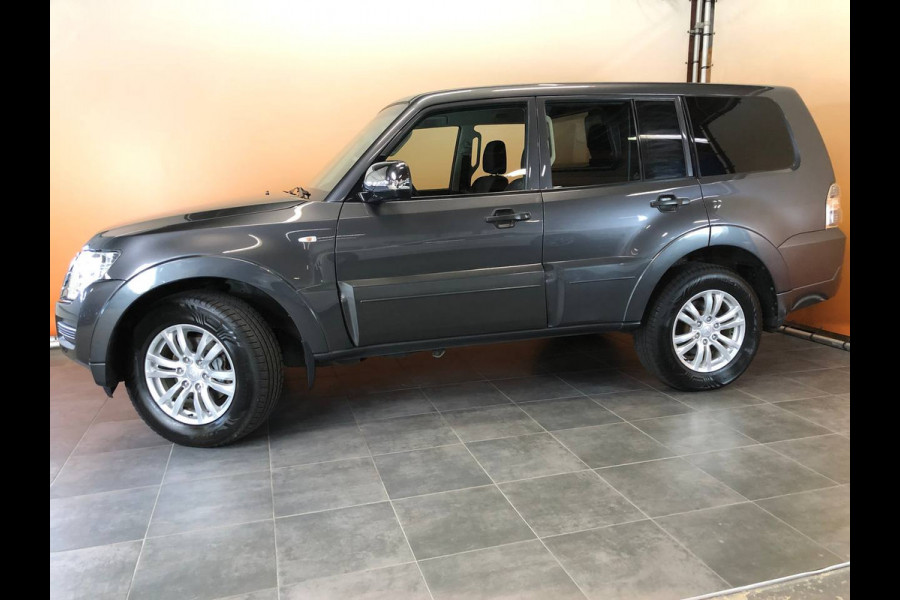 Mitsubishi Pajero 3.2 DI-D B-stijl euro6 3500kg | carplay | trekhaak | camera