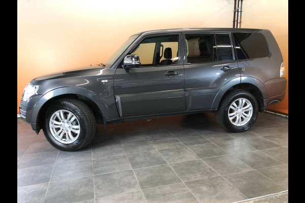 Mitsubishi Pajero 3.2 DI-D B-stijl euro6 3500kg | carplay | trekhaak | camera