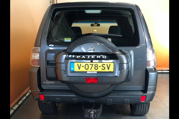 Mitsubishi Pajero 3.2 DI-D B-stijl euro6 3500kg | carplay | trekhaak | camera