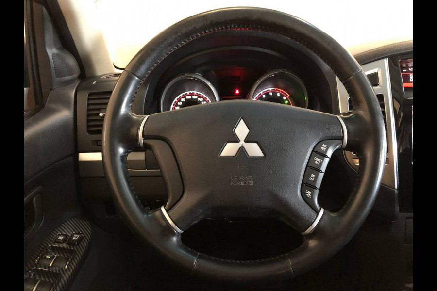 Mitsubishi Pajero 3.2 DI-D B-stijl euro6 3500kg | carplay | trekhaak | camera