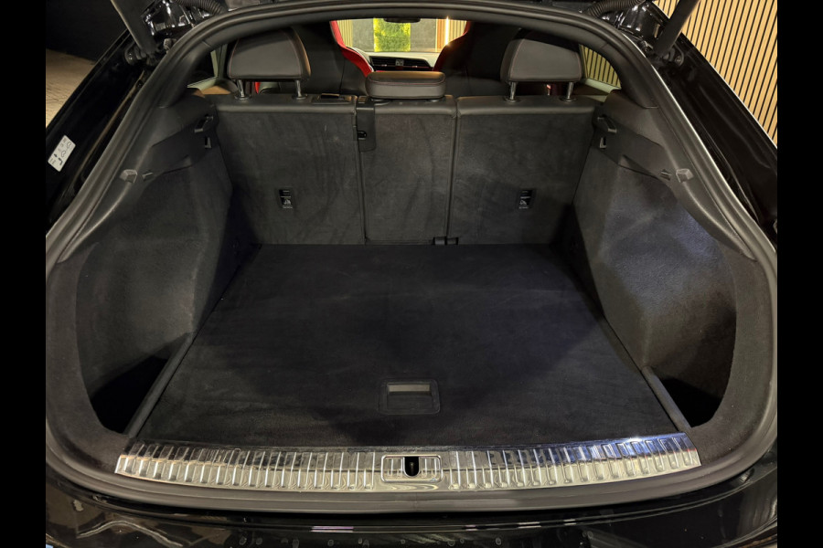 Audi RSQ3 Sportback TFSI |PANO|B&O|MATRIX|KEYLESS|CAMERA|DEALER ONDERHOUDEN|21INCH|NIGHTPAKKET|SFEERVERLICHTING|TREKHAAK|BOMVOL!