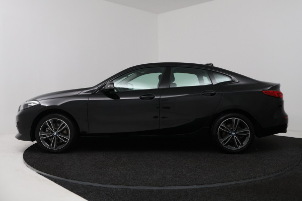 BMW 2 Serie Gran Coupé 218i Introduction Edition (TREKHAAK AFNEEMBAAR, NAVIGATIE, CAMERA, STOELVERWARMING, CARPLAY, LED, 1e EIGENAAR, DEALER ONDERHOUDEN)