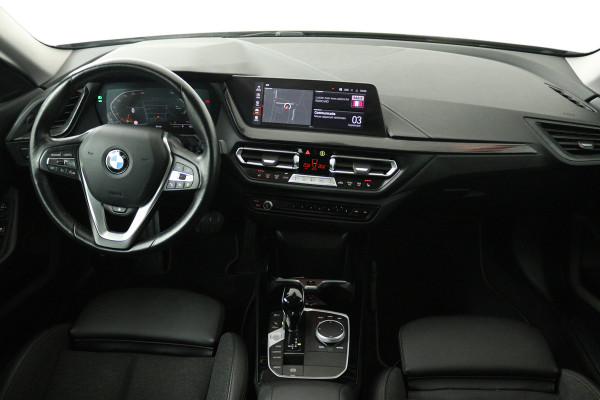 BMW 2 Serie Gran Coupé 218i Introduction Edition (TREKHAAK AFNEEMBAAR, NAVIGATIE, CAMERA, STOELVERWARMING, CARPLAY, LED, 1e EIGENAAR, DEALER ONDERHOUDEN)