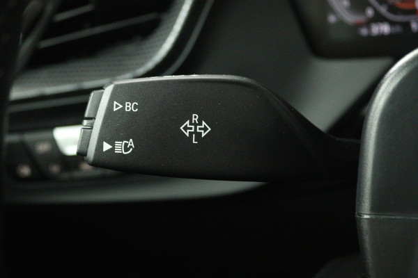 BMW 2 Serie Gran Coupé 218i Introduction Edition (TREKHAAK AFNEEMBAAR, NAVIGATIE, CAMERA, STOELVERWARMING, CARPLAY, LED, 1e EIGENAAR, DEALER ONDERHOUDEN)