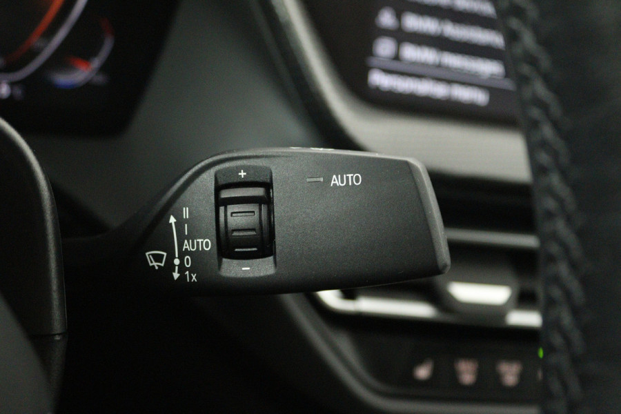BMW 2 Serie Gran Coupé 218i Introduction Edition (TREKHAAK AFNEEMBAAR, NAVIGATIE, CAMERA, STOELVERWARMING, CARPLAY, LED, 1e EIGENAAR, DEALER ONDERHOUDEN)