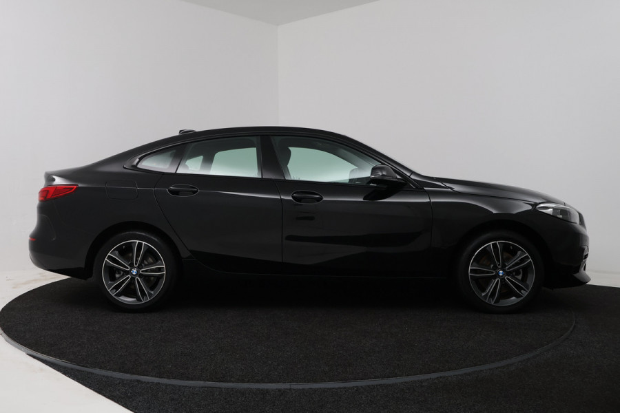 BMW 2 Serie Gran Coupé 218i Introduction Edition (TREKHAAK AFNEEMBAAR, NAVIGATIE, CAMERA, STOELVERWARMING, CARPLAY, LED, 1e EIGENAAR, DEALER ONDERHOUDEN)
